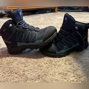 Salomon Hiking Boots Size 6